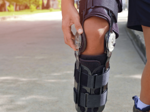 Image of a metal hinged knee brace, including popular models like the Mueller hinged knee brace, Procare Reddie hinged knee support, and Vulkan hinged knee brace for enhanced knee stability and support