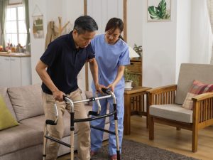 3-wheel walking aid with seat, designed for elderly individuals, providing support and stability. Ideal for seniors with knee injuries or stroke patients, offering comfort and mobility assistance