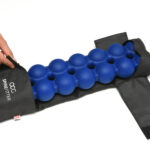 Linseed-filled Sissel Spinefitter Linum Hot/Cold Pillow placed alongside the blue Spinefitter device for targeted back therapy.